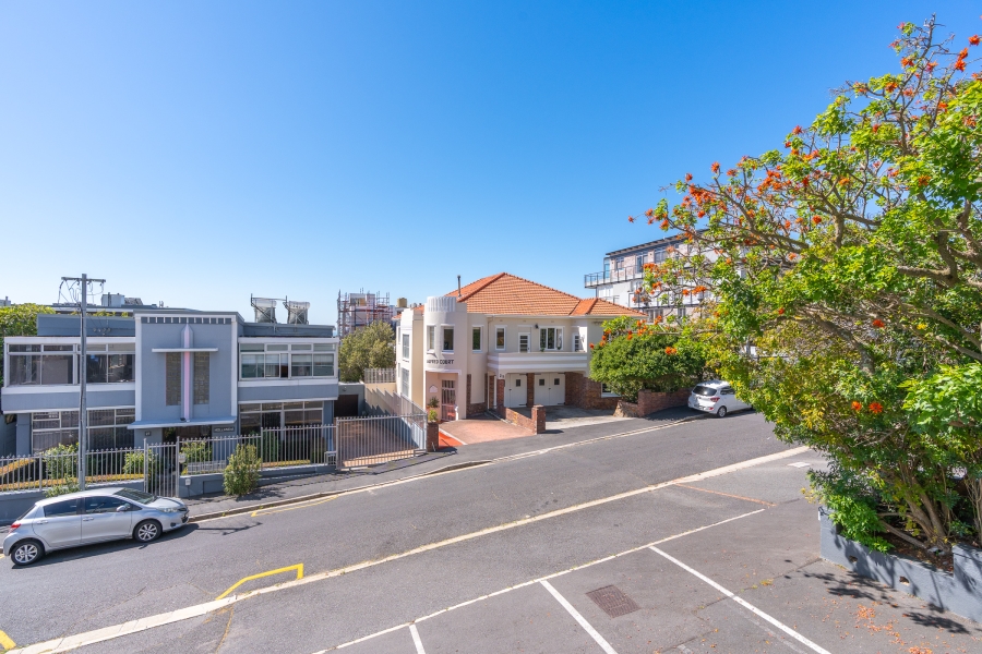 2 Bedroom Property for Sale in Vredehoek Western Cape